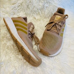 Adidas Rose Gold/dusty pink/white size 3Y